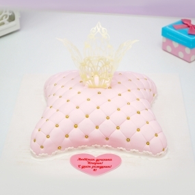 Торт "Подушка с короной"