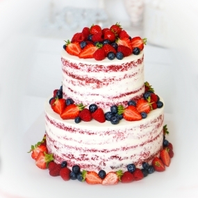 Торт "Двухъярусный с ягодами"