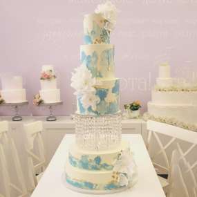Бело-голубой торт небесные цветы