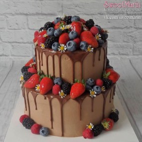 Торт "Шоколадный с ягодами"