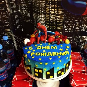 Торт "Кремовый с человеком пауком"