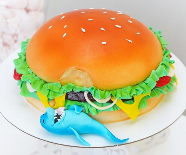 Торт гамбургер и акула