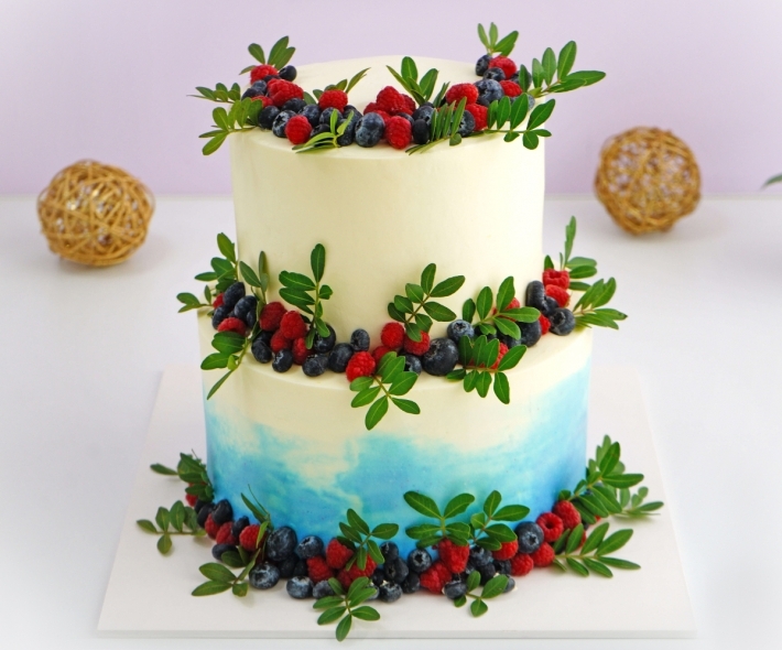 Торт "Свадебный с ягодами"