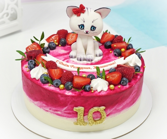 Торт"Котик в ягодках"