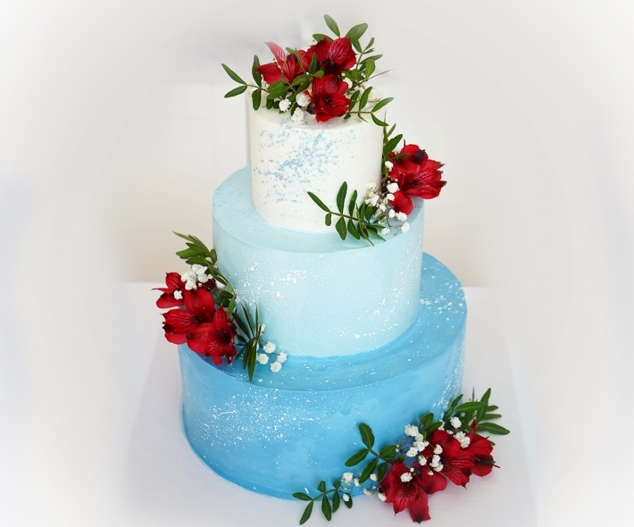 Торт "Градиент с живыми цветами"