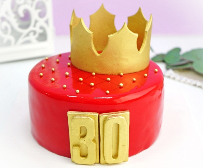 Торт "Красный с короной"