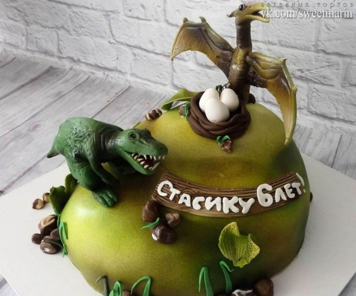 Торт "Хищные динозавры"