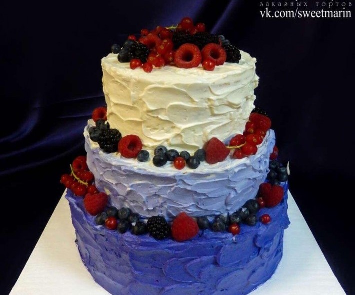 Торт «Кремовый с ягодным ассорти»