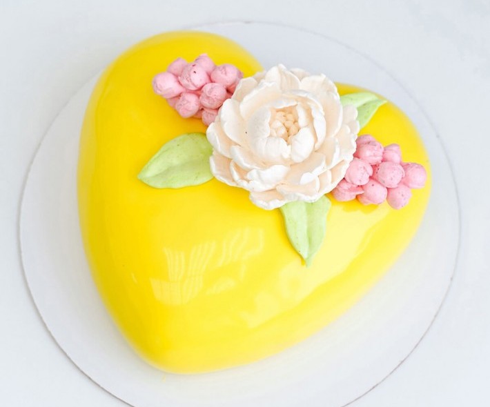 Торт "Желтое сердце"