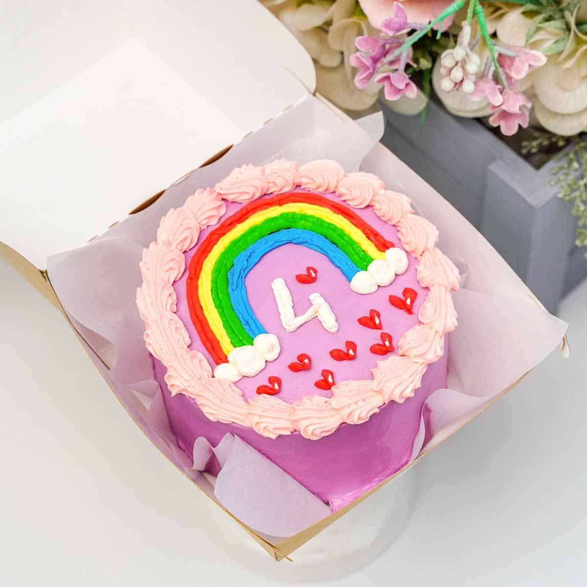 торт с радугой и сердечками